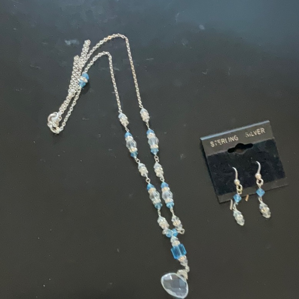 Gorgeous sterling silver necklace and earrings 18” chain 1 inch extension